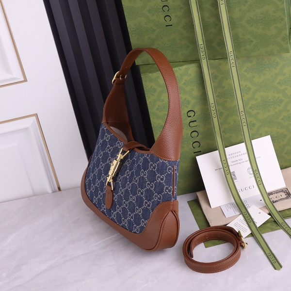 グッチバッグ背面デザイン